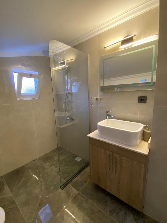 Shared Pool Flat Located 3 Min To Beach In Kalkan Appartement Buitenkant foto